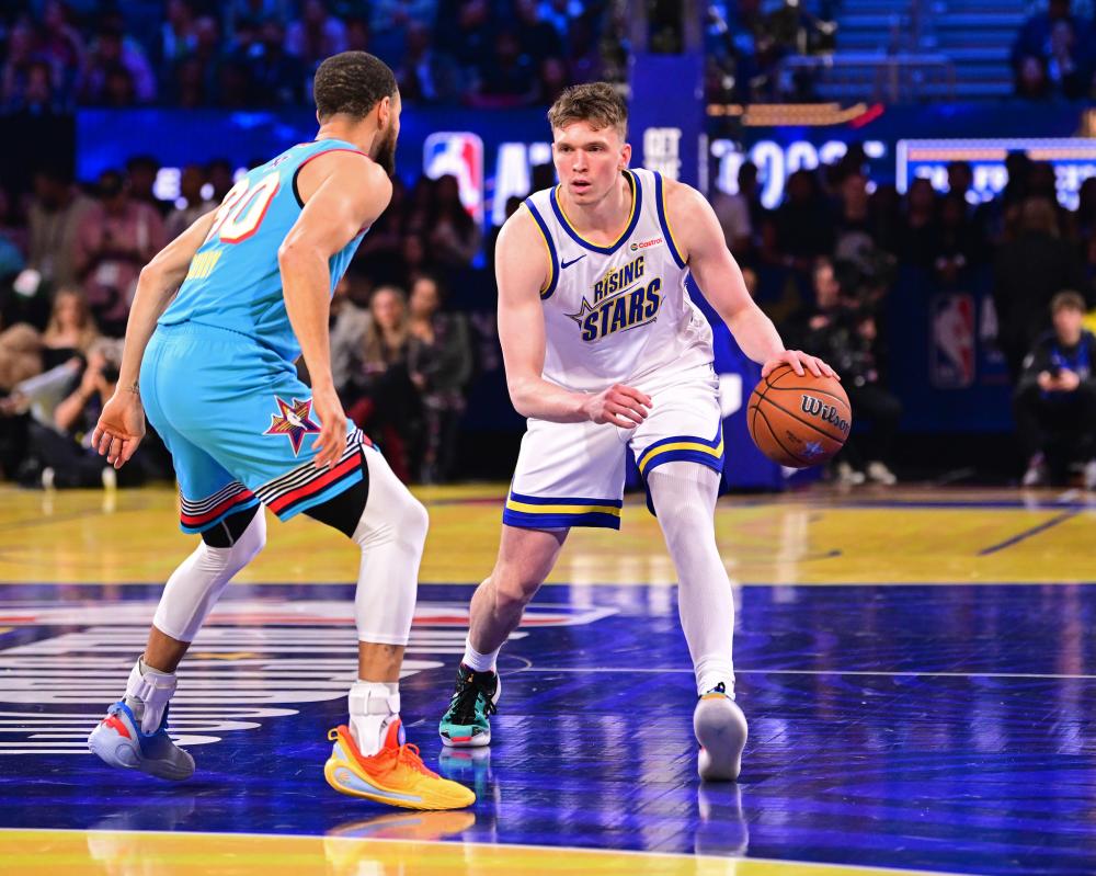 些队伍更侧 些队伍更侧